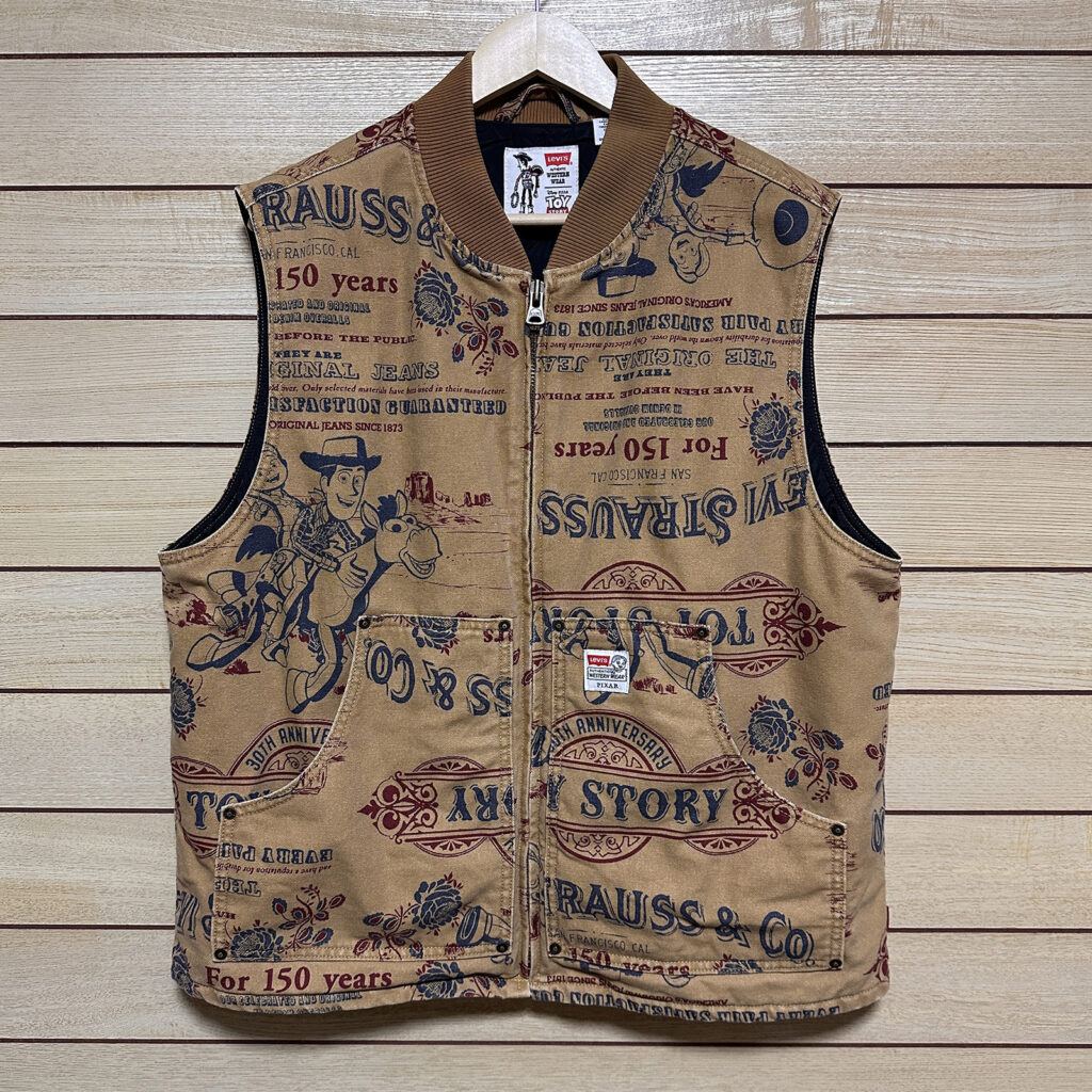 LEVI’S×トイ・ストーリーの限定デニムベスト（フロントデザイン）