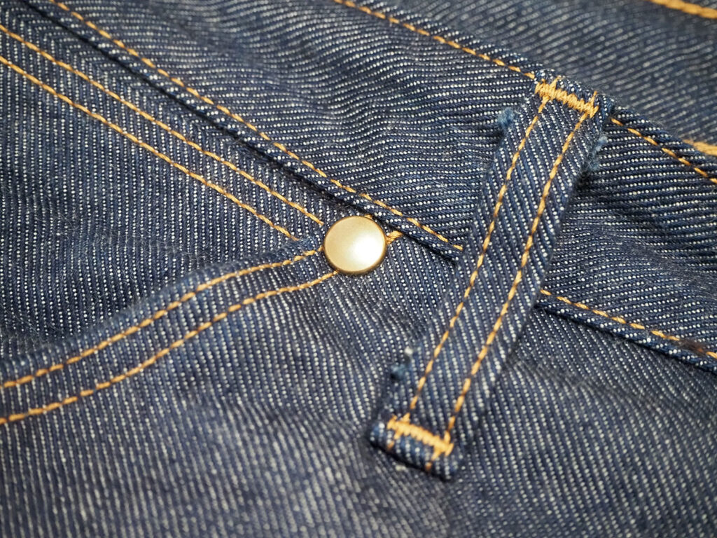 Wranglerのポケット端にあるつるっとしたリベット
